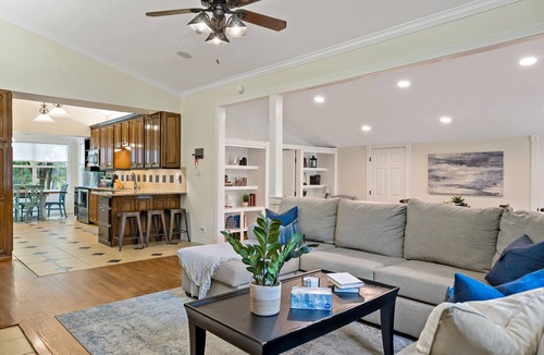 Enchanted Oaks House | Kid Friendly-Boat Ramp-Outdoor-Projector-Community Pool Access