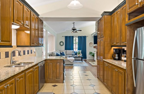 Enchanted Oaks House | Kid Friendly-Boat Ramp-Outdoor-Projector-Community Pool Access