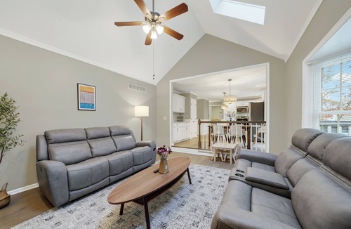 Newark House | Kid-Friendly Near UD, 1st-Floor Master + Office