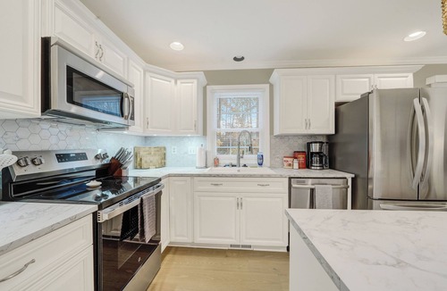 Newark House | Kid-Friendly Near UD, 1st-Floor Master + Office