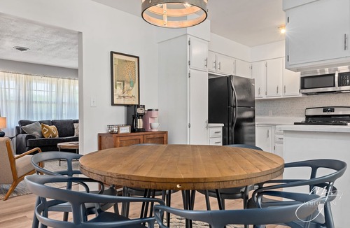Mountain Home House | Kid Friendly. Outdoor space. Fully stocked kitchen. Bright and clean.