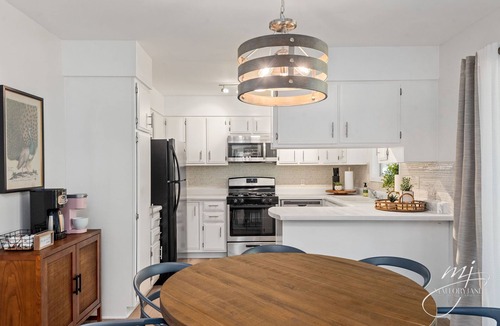 Mountain Home House | Kid Friendly. Outdoor space. Fully stocked kitchen. Bright and clean.