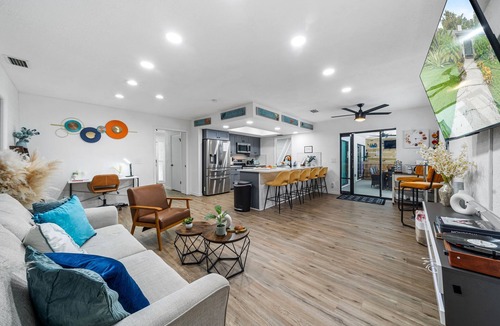 Largo House | [Kids Favourite] Family Fun Retreat | Heated Pool, Hot Tub & Arcades