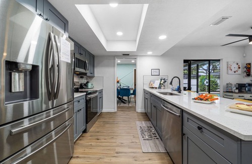 Largo House | [Kids Favourite] Family Fun Retreat | Heated Pool, Hot Tub & Arcades