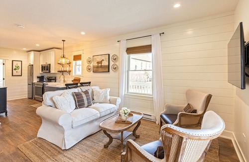 West Dundee Apartment | Kildahl House - Boutique Farmhouse Suite #2