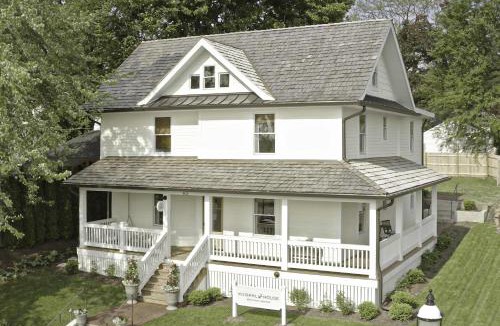 West Dundee Apartment | Kildahl House - Boutique Farmhouse Suite #4