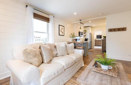 West Dundee Apartment | Kildahl House - Boutique Farmhouse Suite #4