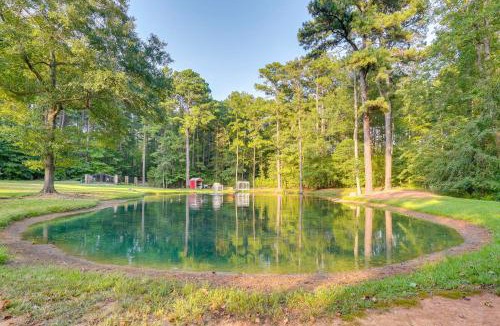 Kilgore House | Kilgore Gem: Pet-Friendly Cabin w/Duck Pond!