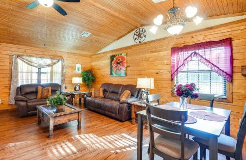 Kilgore House | Kilgore Gem: Pet-Friendly Cabin w/Duck Pond!