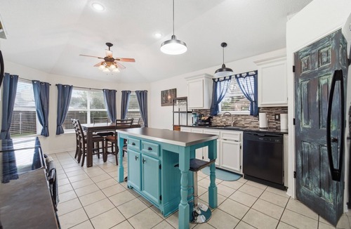 Killeen House | Killeen Retreat House w/Pool Patio, Sleeps 12, BBQ Grill