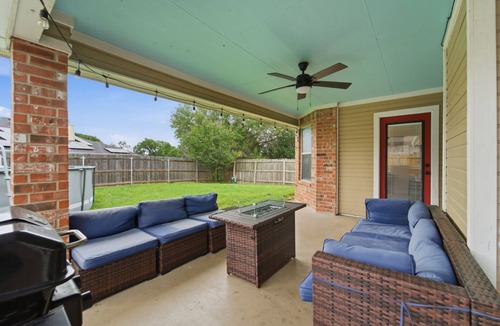 Killeen House | Killeen Retreat House w/Pool Patio, Sleeps 12, BBQ Grill