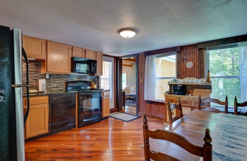 Stockbridge Cabin | Killington Area Escape w/Deck, Views & Hot Tub!