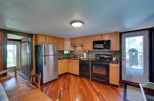 Stockbridge Cabin | Killington Area Escape w/Deck, Views & Hot Tub!