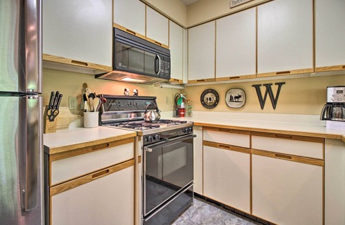 Killington Apartment | Killington Condo w/Spa ~ 3 Miles to Ski Resort!