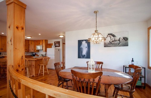 Clarendon House | Killington Retreat | Deck-Fire Pit-Mountain Views!