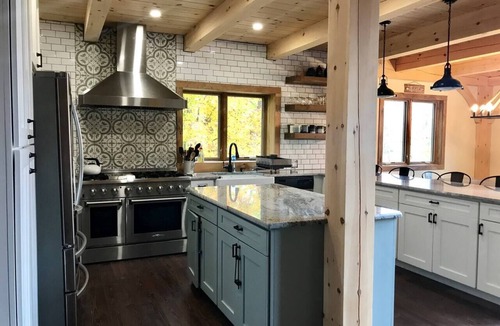 Killington House | Killington Timber Frame House - Hot Tub - 5 min to mountain!