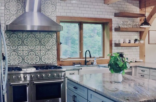 Killington House | Killington Timber Frame House - Hot Tub - 5 min to mountain!