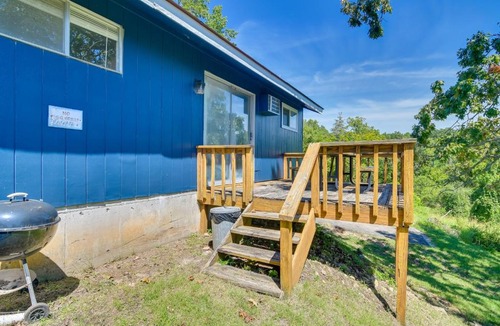 Kimberling City Apartment | Kimberling City Cabin w/Schooner Creek Access!