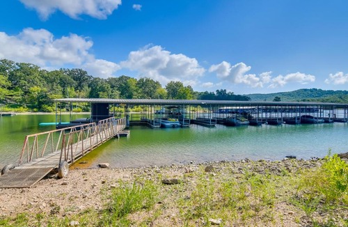 Kimberling City Apartment | Kimberling City Cabin w/Schooner Creek Access!