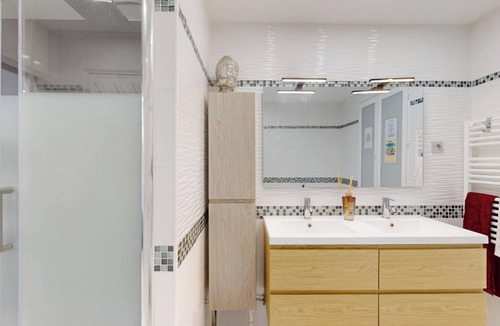 Osny House | Kimia Suite Room