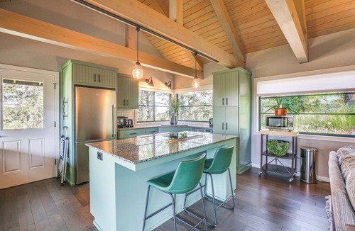 Thurston Cottage | 'Kimiko' Getaway w/Fire Pit – 15 Mi to Eugene