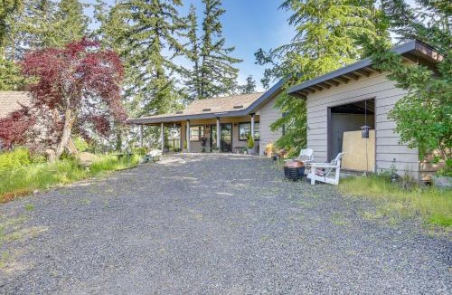 Thurston House | Kimiko Getaway with Fire Pit 15 Mi to Eugene