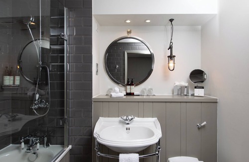 New Town Hotel | Kimpton Charlotte Square by IHG