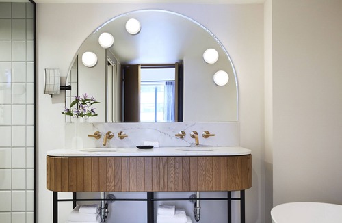Bloor-Yorkville Hotel | Kimpton Saint George by IHG