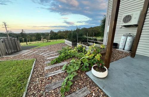 Kin Kin House | Kin Kin Farm House - Pets Allowed