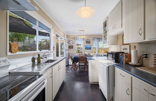 Acacia Bay House | Kinder Cottage