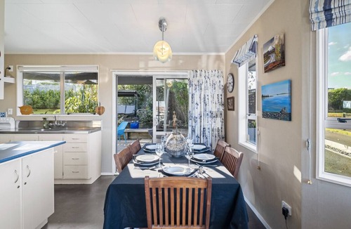 Acacia Bay House | Kinder Cottage