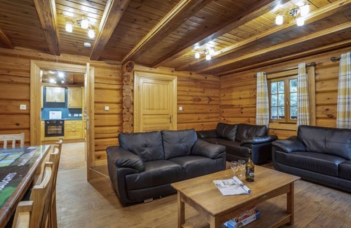 Glenisla Cabin | Kinder Lodge (Pet), Dundee