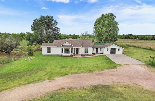 China Spring House | Kindred Cottage - Charming 3 bedroom house 20min from downtown