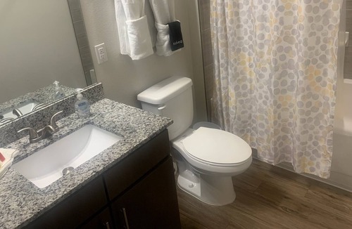 Deerwood Apartment | King 1 bedroom 1 bath