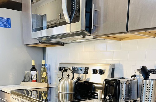 Deerwood Apartment | King 1 bedroom 1 bath