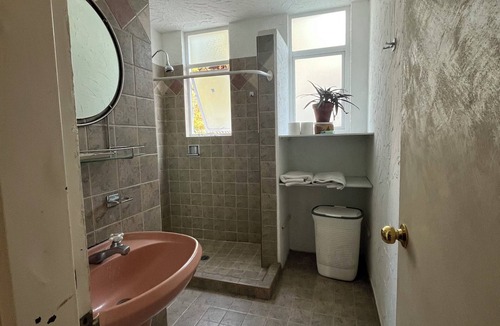 Del Carmen Apartment | King 1: King Room + Single Bed (3 Persons)