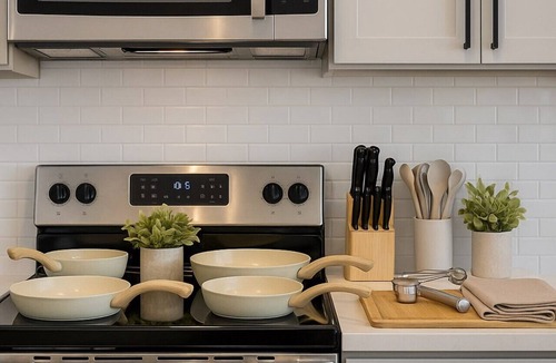 Sherman Apartment | King 1BR · Near Dining · Pool & Gym Laundry Access