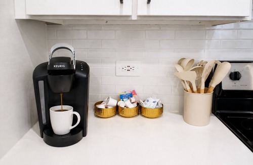 Sherman Apartment | King 1BR · Near Dining · Pool & Gym Laundry Access