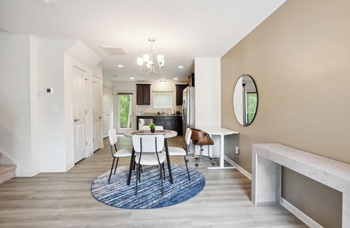 Southwest Raleigh House | King 3BR Townhouse Mins to Cary NC State