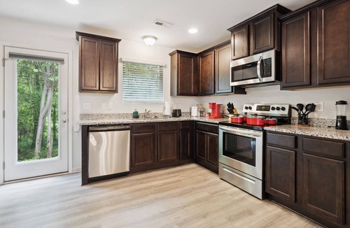 Southwest Raleigh House | King 3BR Townhouse Mins to Cary NC State