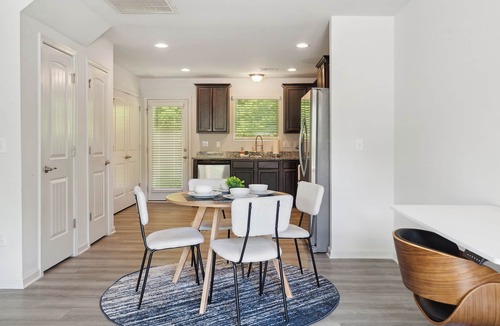 Southwest Raleigh House | King 3BR Townhouse Mins to Cary NC State