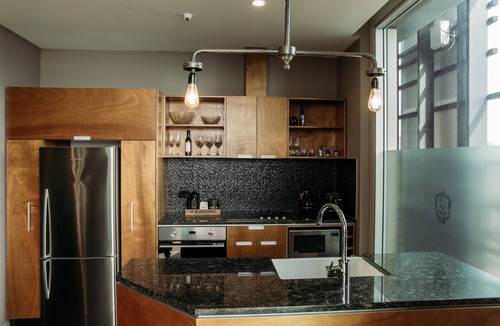 New Plymouth CBD Hotel | King and Queen Hotel Suites