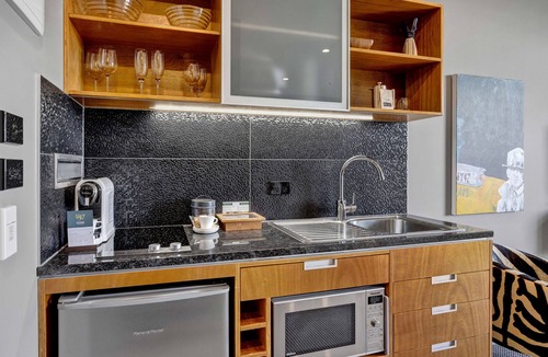 New Plymouth CBD Hotel | King and Queen Hotel Suites