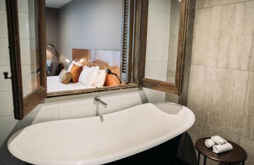 New Plymouth CBD Hotel | King and Queen Hotel Suites