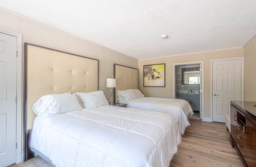 Wappapello Resort | KIng and queen rooms adjoin w/high speed internet