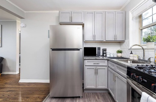 East Hartford Apartment | King Bd - Entire Apt - Hartford