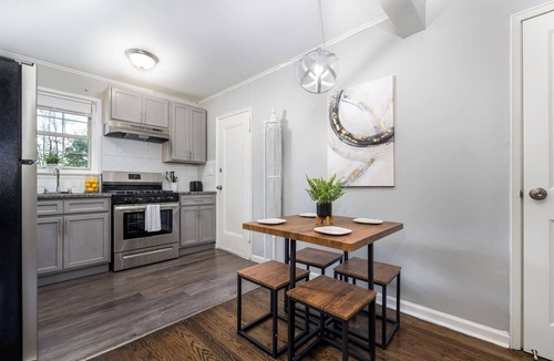 East Hartford Apartment | King Bd - Entire Apt - Hartford