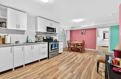 Port Colborne House | King Bed 1BR Plus Den Near Nickel Beach and Marina