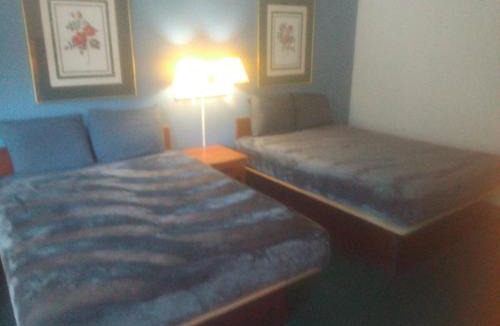 Livingston Apartment | King Bed & 2 Double Beds Hotel Studio 236 & 237