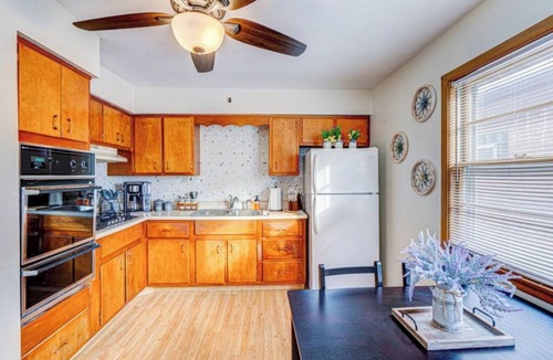 Elmwood Park Condo | King Bed 2BR Sleeps 13 Historic Location